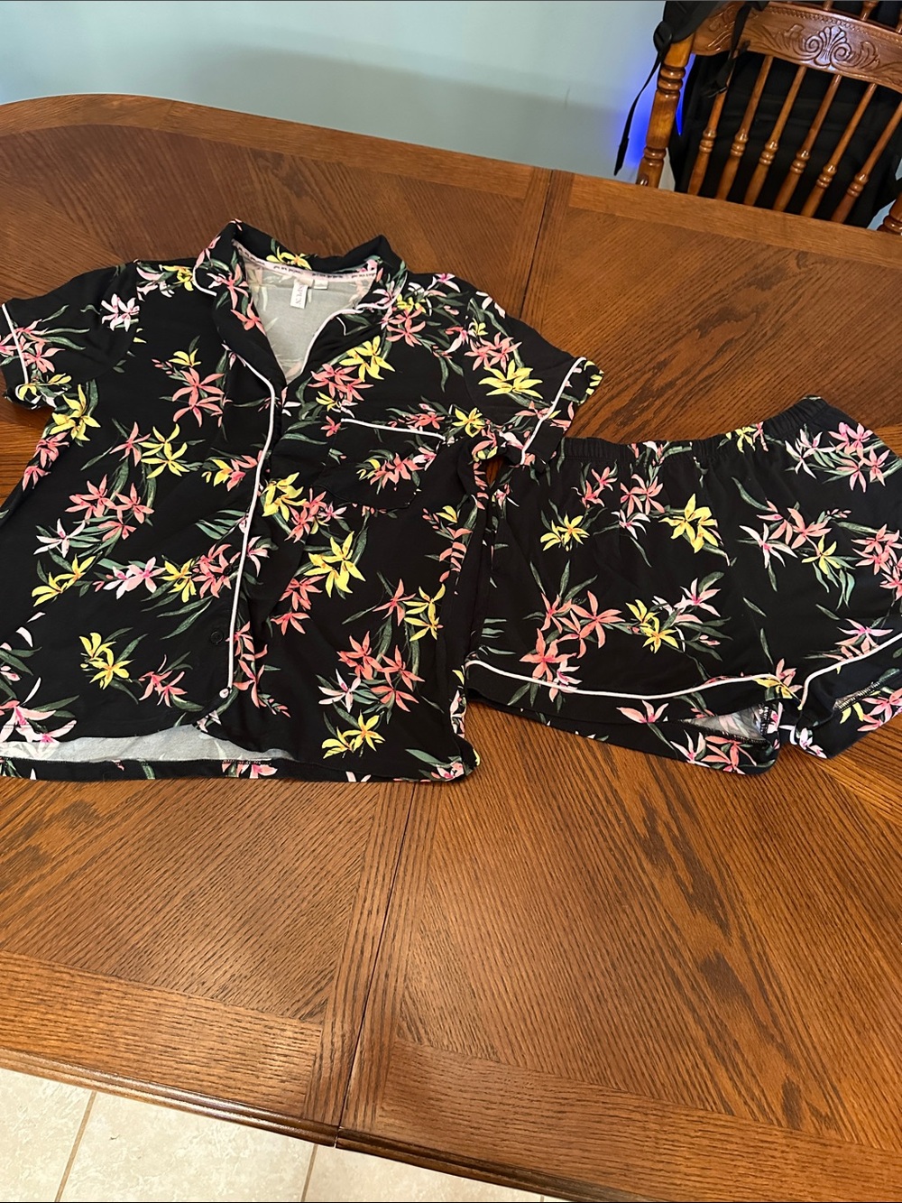 Women‘s Black Floral Short Pajama Set - Pink & Yellow Flowers